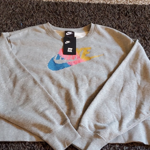 Nike Sweaters - Nike sweatshirt